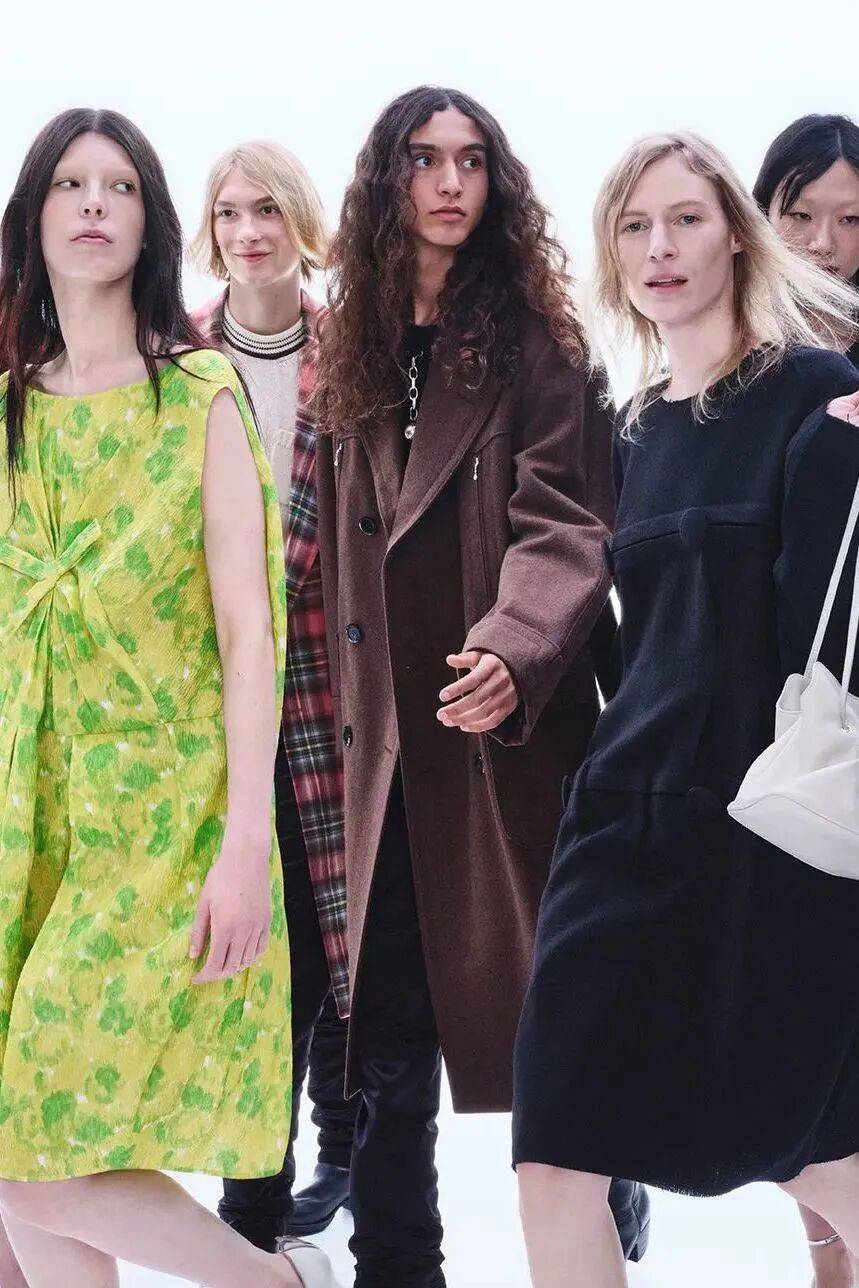 质感女人怎么都在穿这个颜色?