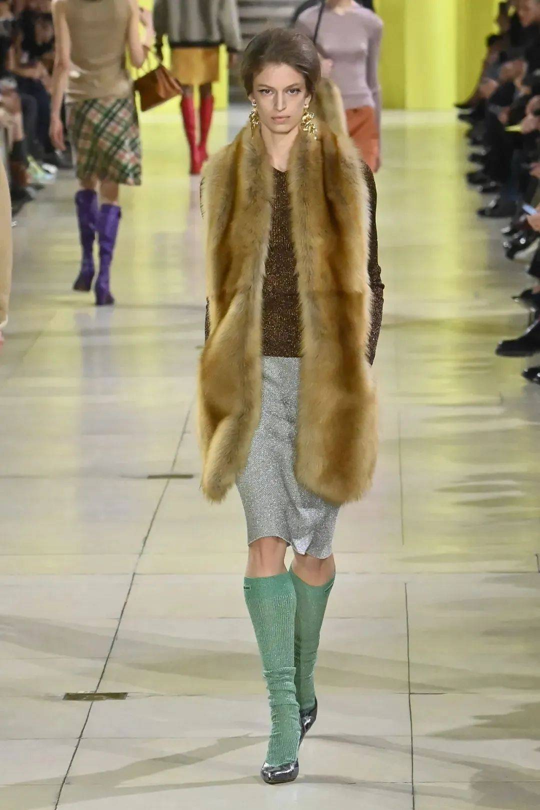 质感女人怎么都在穿这个颜色?