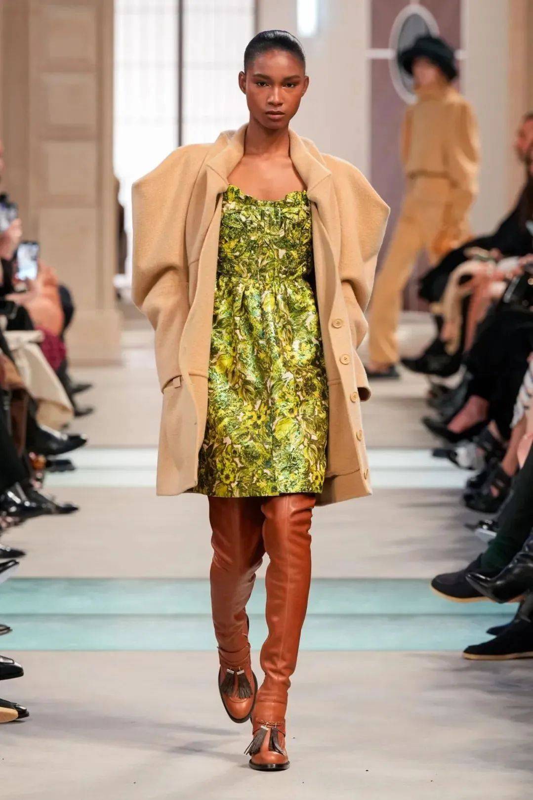 质感女人怎么都在穿这个颜色?