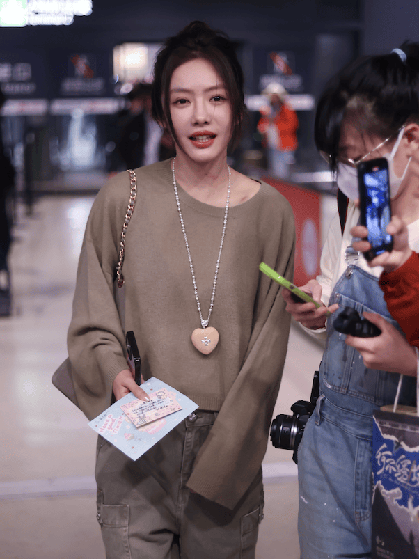 质感女人怎么都在穿这个颜色?