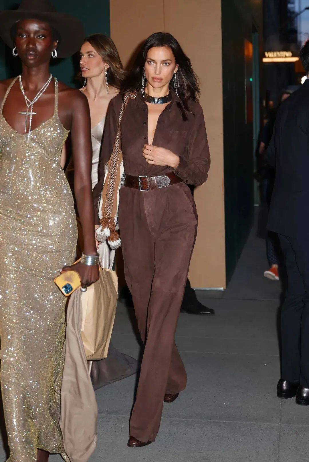 质感女人怎么都在穿这个颜色?