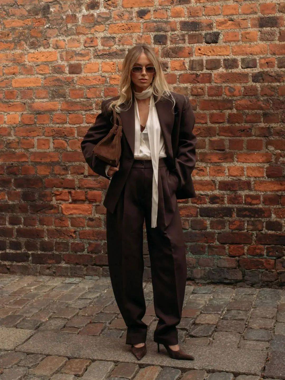 质感女人怎么都在穿这个颜色?