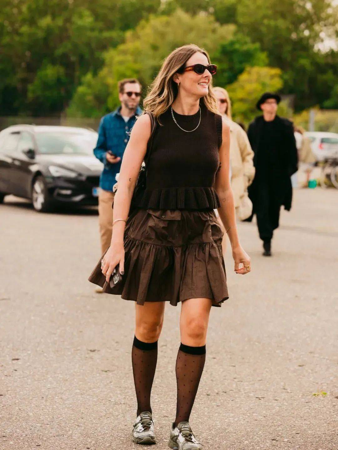 质感女人怎么都在穿这个颜色?