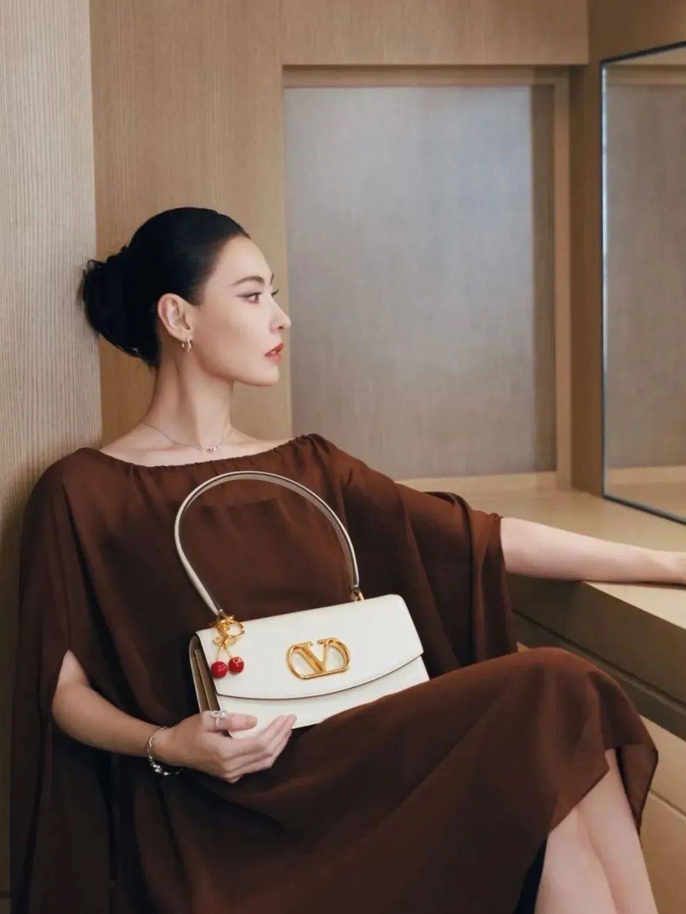 质感女人怎么都在穿这个颜色?