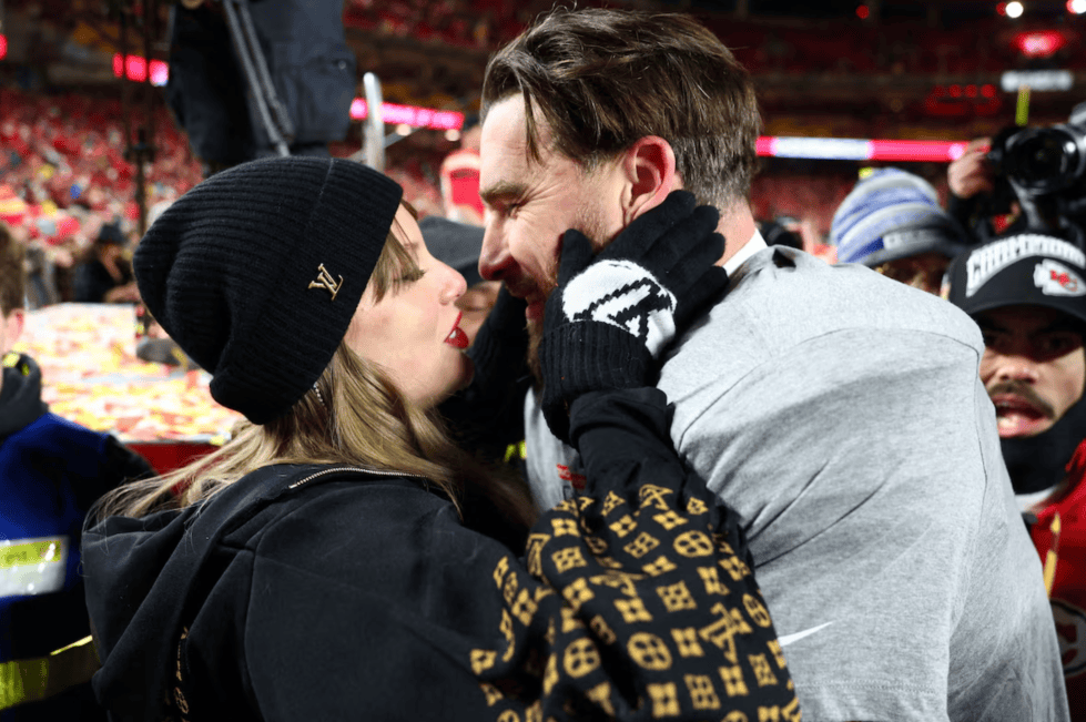 在交往了那么多任男友后,霉霉为什么最终选择和他订婚?