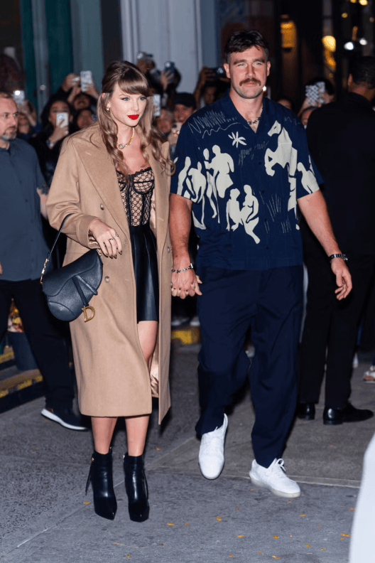 在交往了那么多任男友后,霉霉为什么最终选择和他订婚?