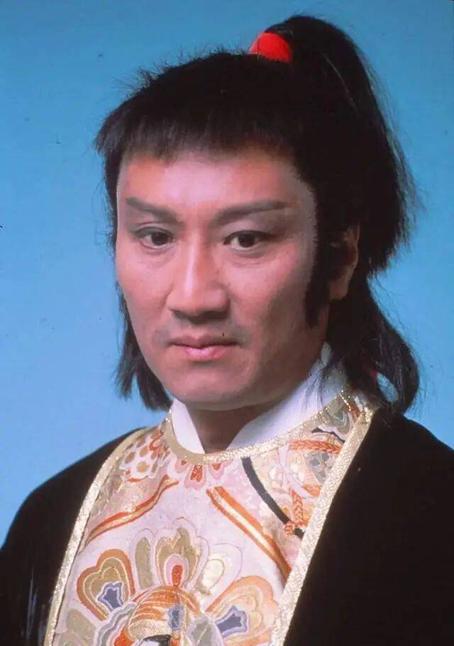 考古|89岁谢贤现身依旧时髦!与小49岁女友分手后开搞事业,疑已交代后事的他太潇洒