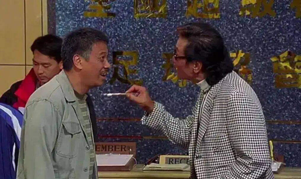 考古|89岁谢贤现身依旧时髦!与小49岁女友分手后开搞事业,疑已交代后事的他太潇洒