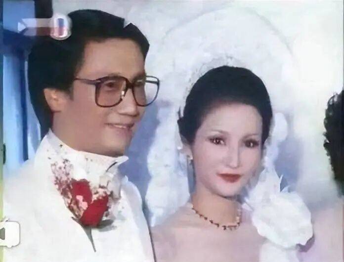 考古|89岁谢贤现身依旧时髦!与小49岁女友分手后开搞事业,疑已交代后事的他太潇洒