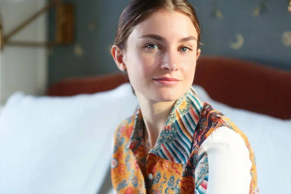 年近四十,二孩妈妈,不骨感不时髦,却成了女魔头接班人