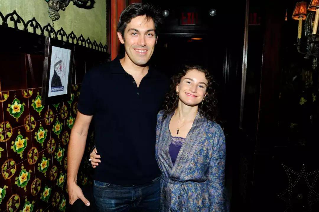 年近四十,二孩妈妈,不骨感不时髦,却成了女魔头接班人