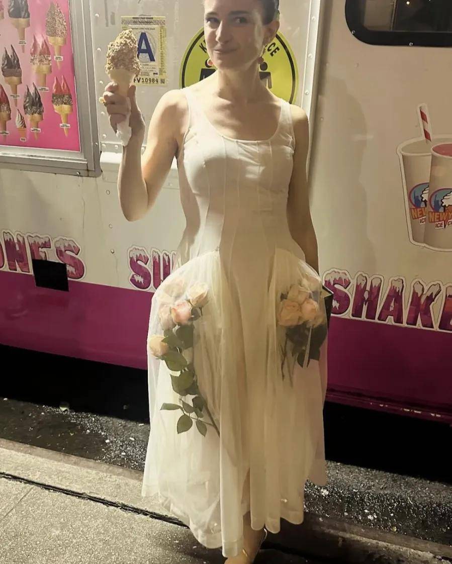 年近四十,二孩妈妈,不骨感不时髦,却成了女魔头接班人