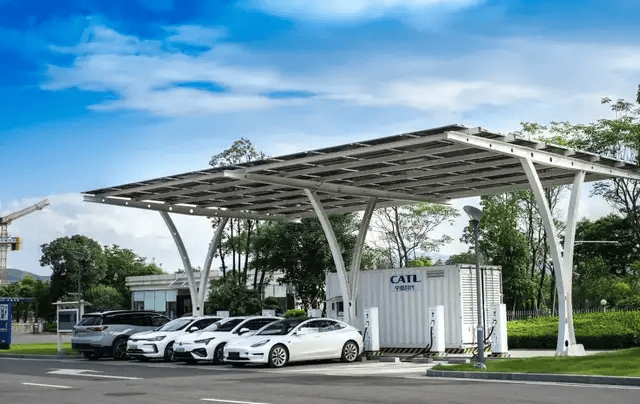 击溃日韩垄断,每天净赚1.7亿元:他靠三次豪赌,卡住全球车企的脖子