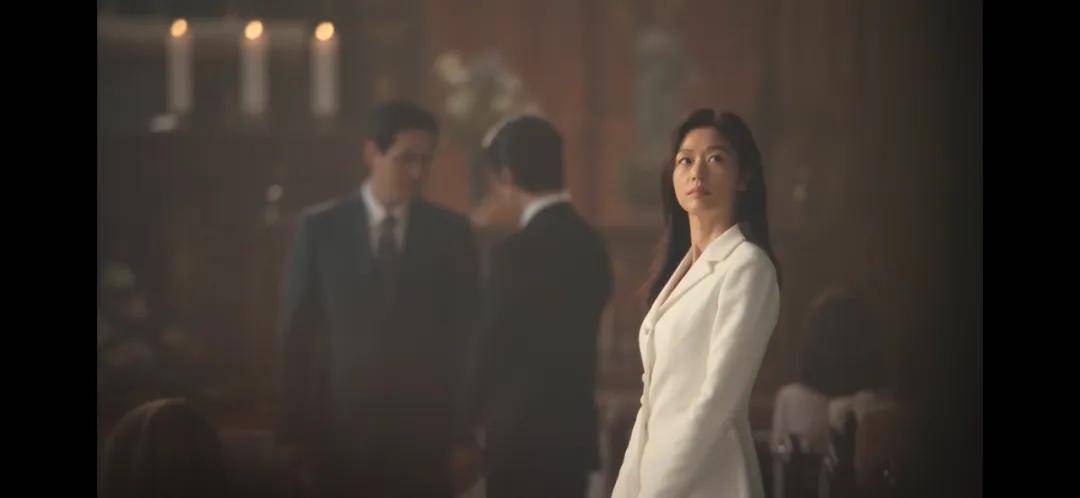 44岁要去“竞选总统”的全智贤,穿衣风格都变了!