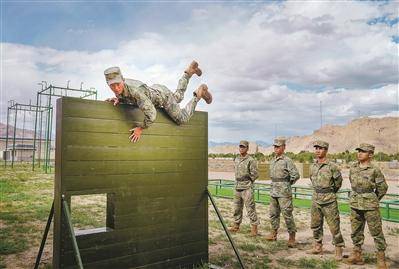 障碍训练请来陆军“教头”