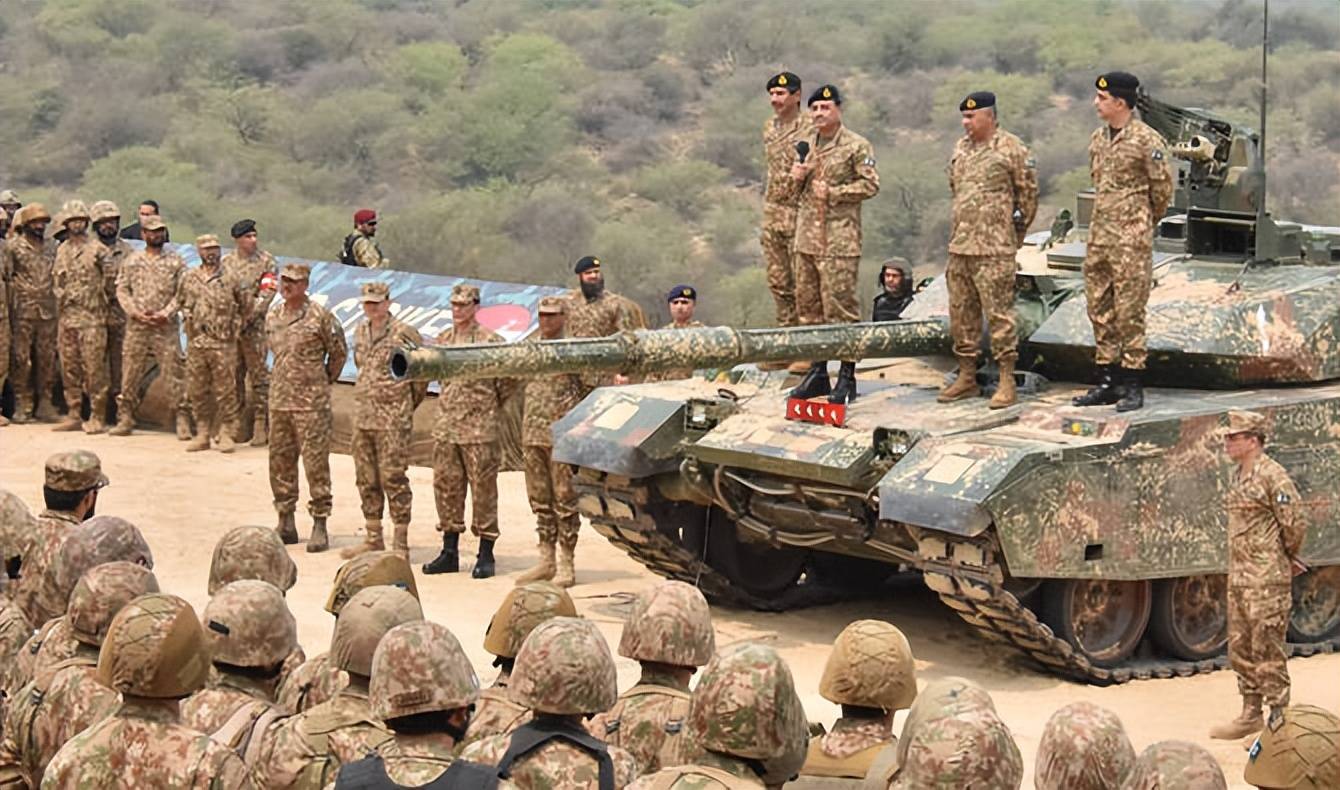 终于被巴铁打疼了,阿富汗将袭击枭龙和歼-10,特朗普喊话他要管