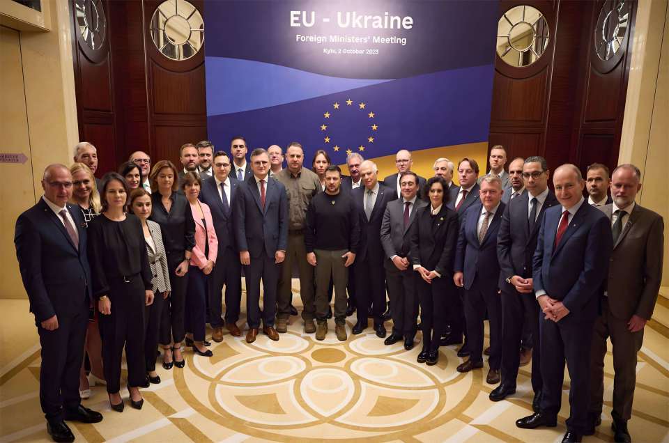 泽连斯基希望结束冲突，但俄军攻势依旧持续