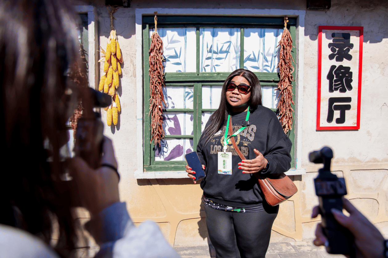 “贫穷是我们共同的敌人!”非洲10国媒体人热议中非减贫合作