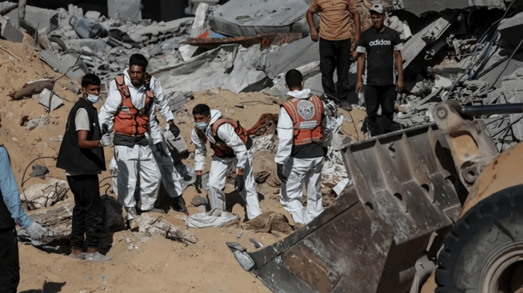 紧握巴勒斯坦代表双手，王毅发自肺腑的一句话，让在场人眼圈泛红