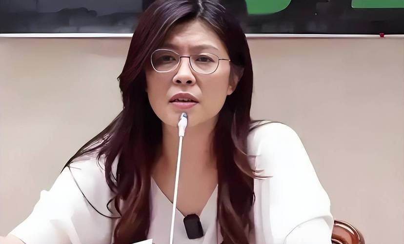 两岸关系要变天？登机赴京前，郑丽文团队核心人员确定，朱立伦回应特殊，不准打破惯例！民进党当局急也晚了