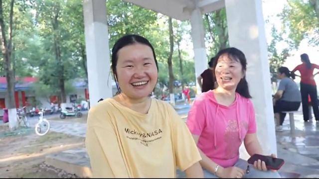 益阳一妈妈跳广场舞10年“唤醒”植物人女儿:医生说舞乐能刺激神经,我就照做了