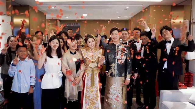 演员方文强刘文曲结婚,在电视剧《最好的我们》中饰演张平和朱瑶,婚礼现场画面曝光